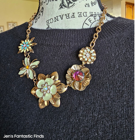 Vintage Enamel and Rhinestone Metal Floral Adjustable Necklace 18"-20" - Picture 5 of 9